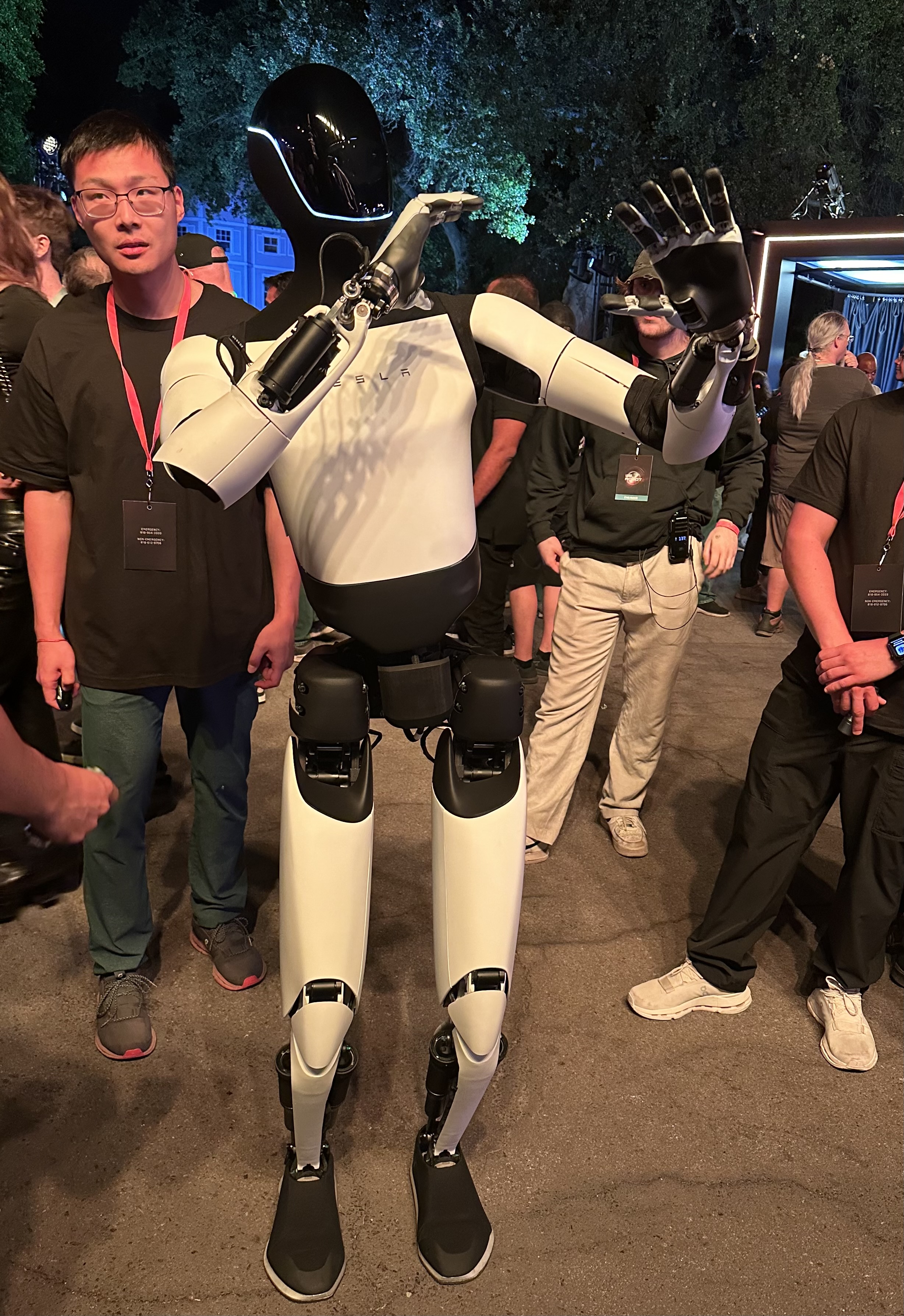 Figure 12.2: Tesla Optimus — the publicly visible hardware. The undisclosed policy and control stack makes a meaningful comparison with Figure and Agility difficult. — source: Wikimedia Commons (CC license), fair use for academic review